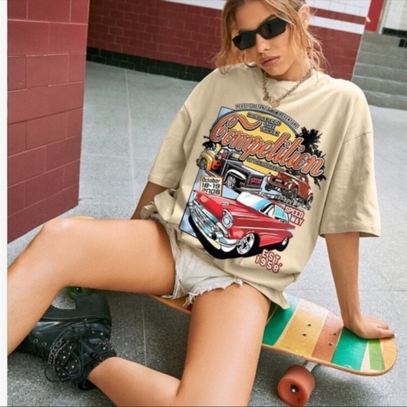 New Oversized Graphic T-Shirt - Picture 4 of 6